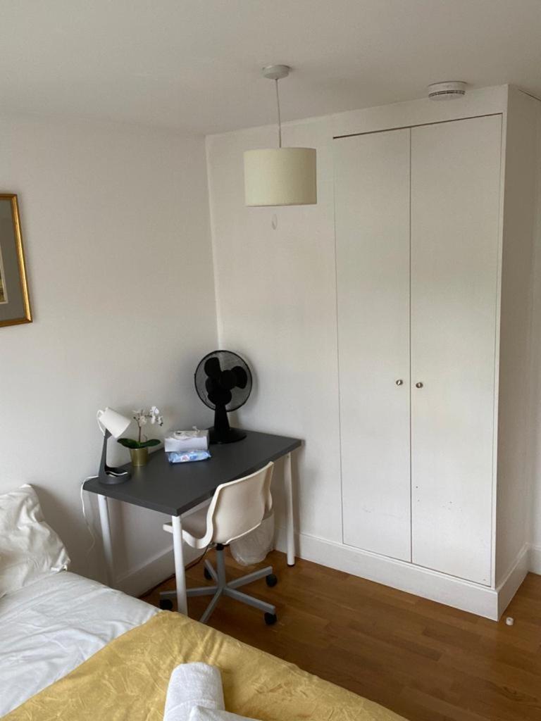 Lovely Private In Euston, Quarto em Acomodações Particulares *